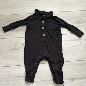 Posh Peanut Bamboo 
Black Ribbed Collar Romper with Wooden Buttons